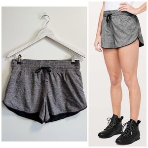 LULULEMON Choose A Side Short *3"
Heather Lux Multi Black Gray 8 Women’s